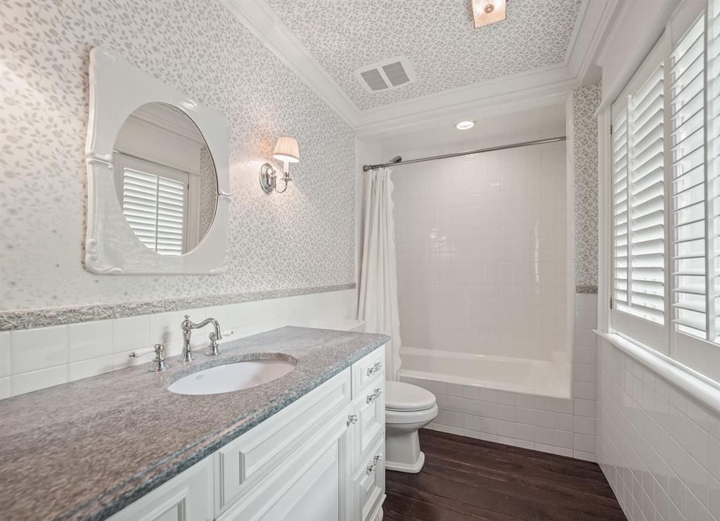 Exquisite Lakefront Estate with Manicured Grounds on Lake Placid for 6.995 Million 33