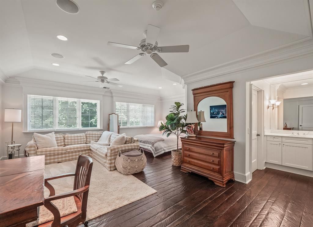 Exquisite Lakefront Estate with Manicured Grounds on Lake Placid for 6.995 Million 36