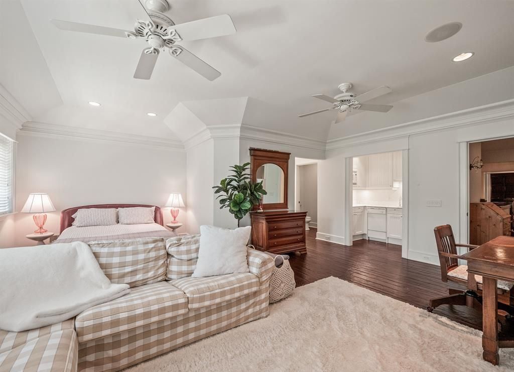 Exquisite Lakefront Estate with Manicured Grounds on Lake Placid for 6.995 Million 37