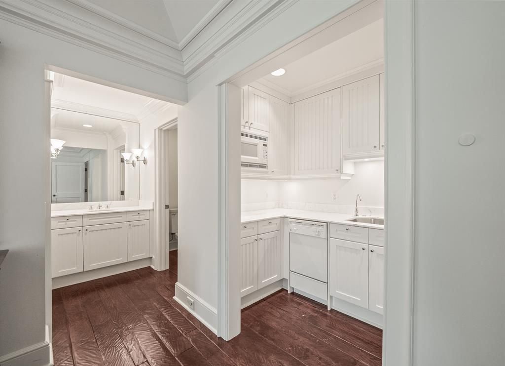 Exquisite Lakefront Estate with Manicured Grounds on Lake Placid for 6.995 Million 38