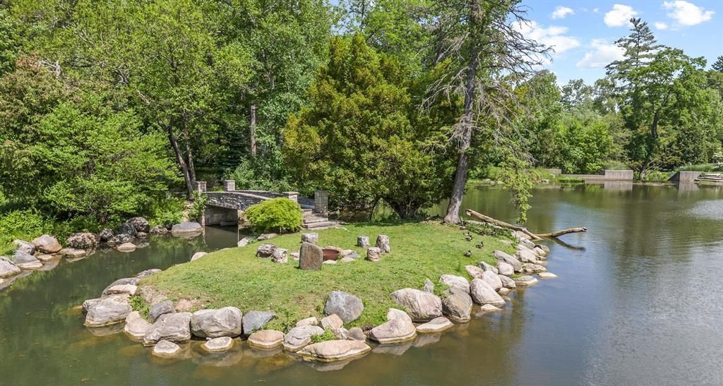 Exquisite Lakefront Estate with Manicured Grounds on Lake Placid for 6.995 Million 54