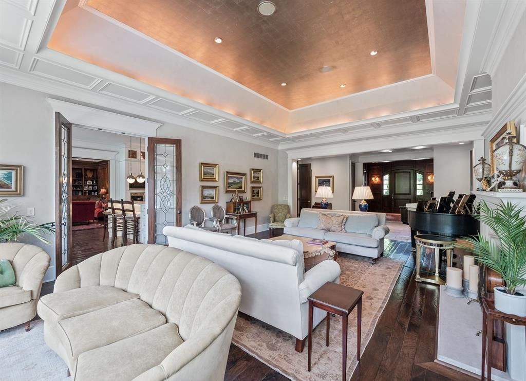 Exquisite Lakefront Estate with Manicured Grounds on Lake Placid for 6.995 Million 9