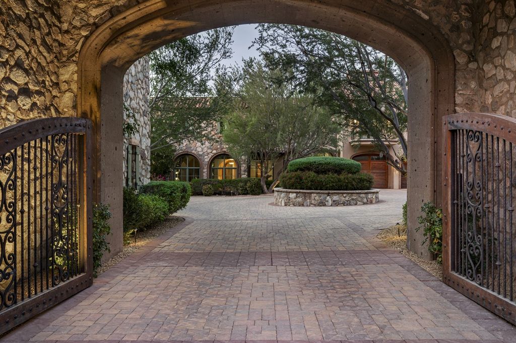 Extraordinary Arizona Estate with Unparalleled Views for 12.975 Million 24