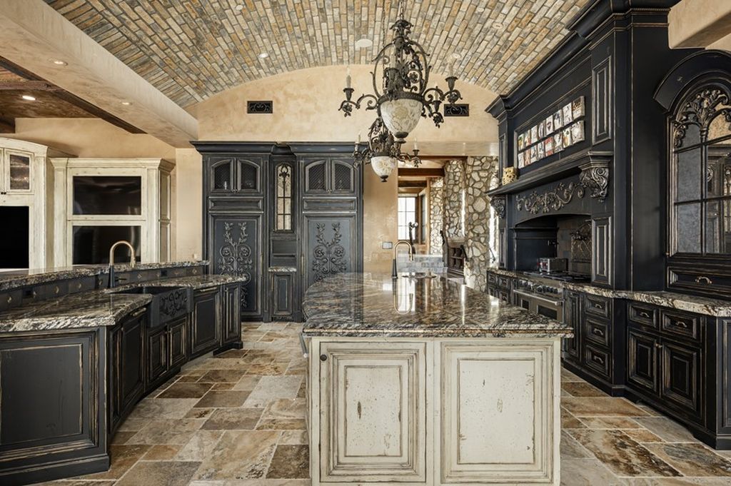 Extraordinary Arizona Estate with Unparalleled Views for 12.975 Million 40