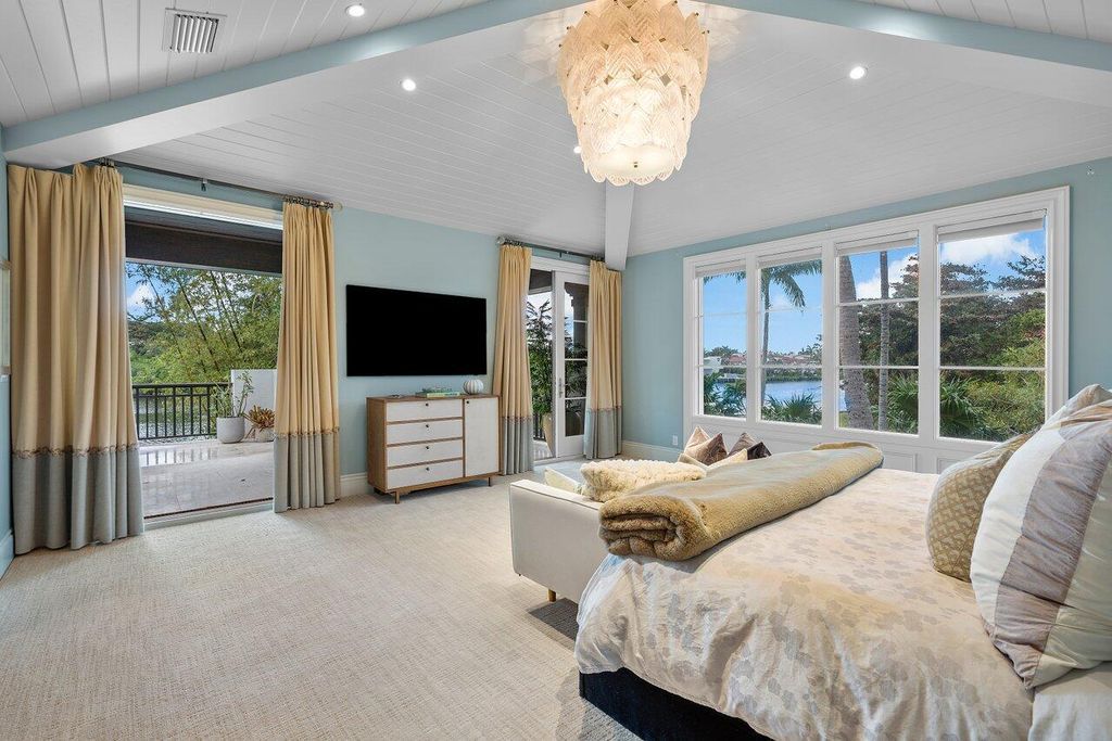 Extraordinary Waterfront Estate with 446' Intracoastal Frontage, Resort-Style Pool and Two Docks in Gulf Stream Listed at $17.9 Million 34 Designed by Randall Stofft and elegantly finished by Marc Michaels Interiors, this 7,293 square feet masterpiece offers 6 bedrooms, including a private guest house, and 8 baths.