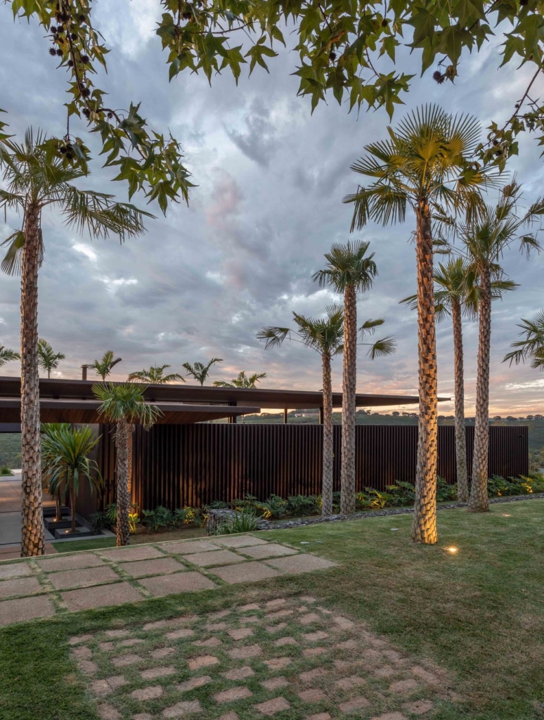 GM House A Contemporary Home by Padovani Arquitetos 11