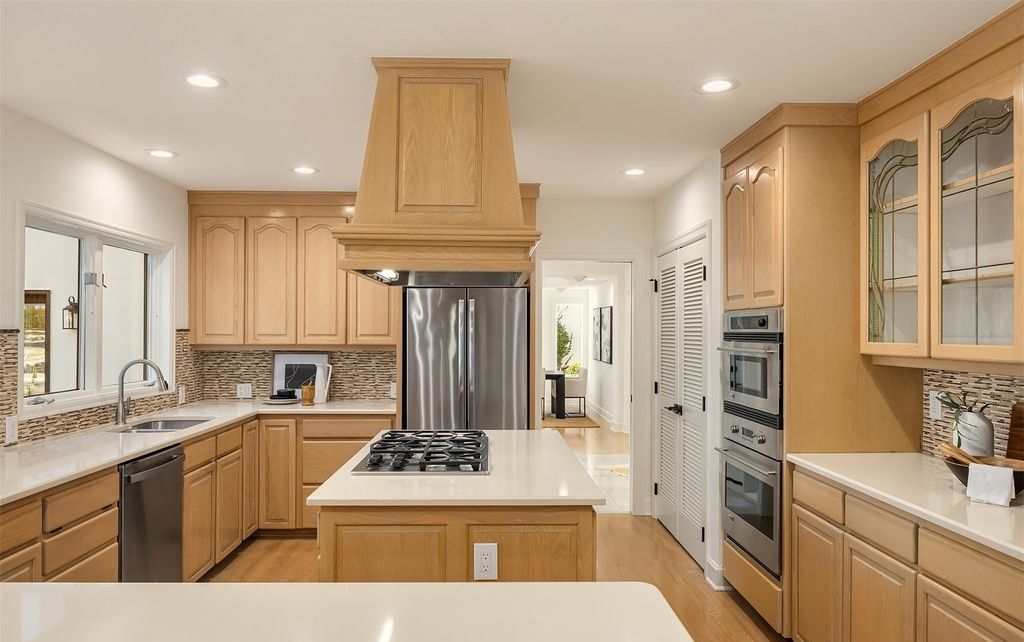 Lakeside Luxury Spectacular Washington Estate with Panoramic Views for 7.498 Million 14