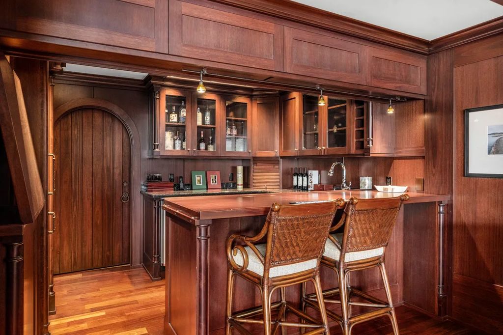 Legacy Waterfront Estate with Deep Water Dock in Gig Harbor for 128 Million 29