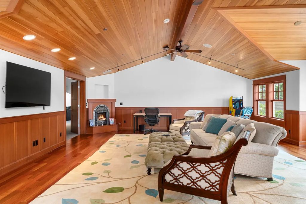 Legacy Waterfront Estate with Deep Water Dock in Gig Harbor for 128 Million 53