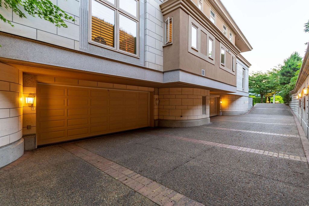 Luxurious Mansion with Breathtaking Mountain and Ocean Views in Canada Listed for C22.68 Million 26