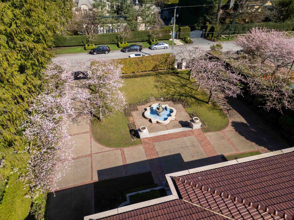 Luxurious Mansion with Breathtaking Mountain and Ocean Views in Canada Listed for C22.68 Million 27