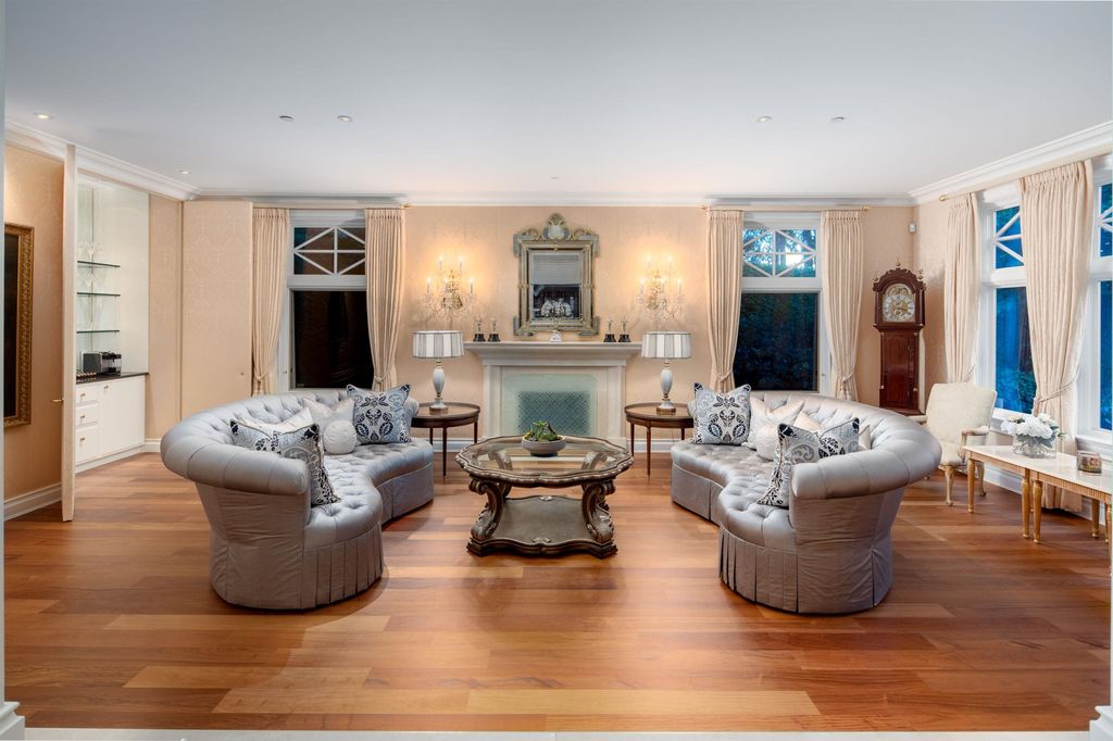 Luxurious Mansion with Breathtaking Mountain and Ocean Views in Canada Listed for C22.68 Million 9