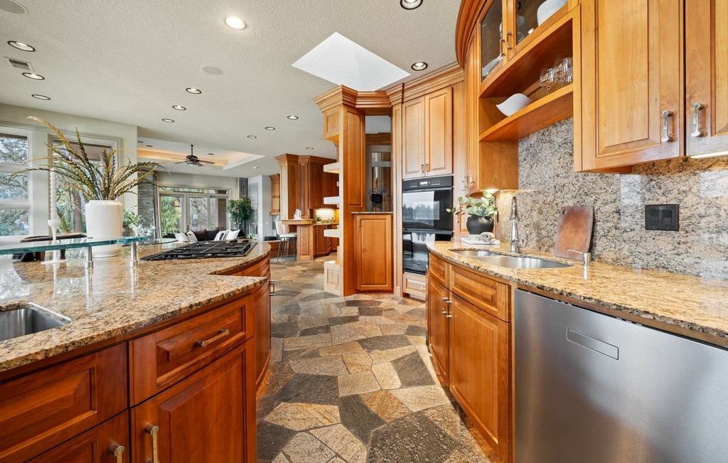 Modern Elegance Defined The Lakeview House in Oregon Offering Unmatched Design for 4.999 Million 17