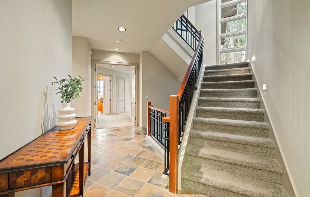 Modern Elegance Defined The Lakeview House in Oregon Offering Unmatched Design for 4.999 Million 24