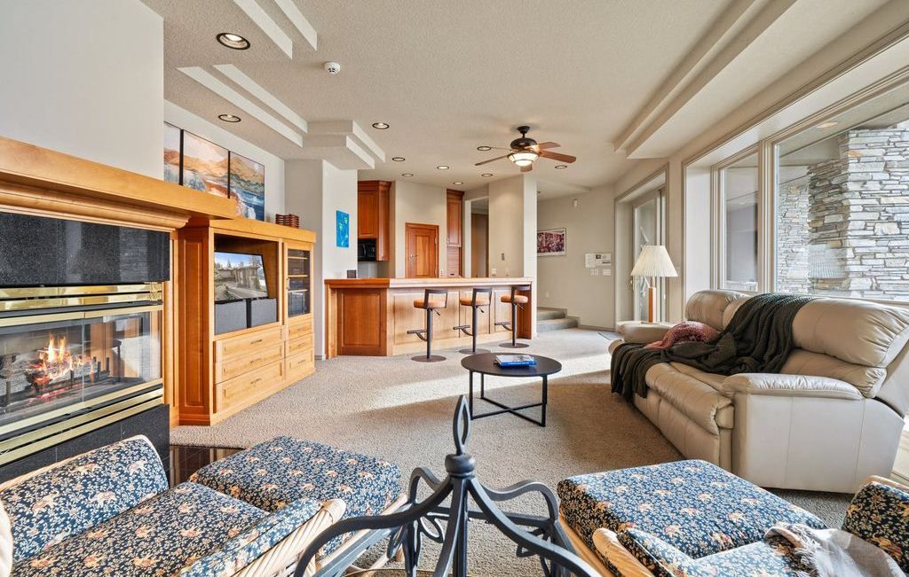 Modern Elegance Defined The Lakeview House in Oregon Offering Unmatched Design for 4.999 Million 39