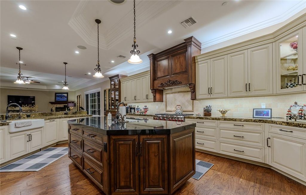 Nevada Luxury at Its Finest Stunning Custom Estate with Double Fairway and Lake Views for 8.5 Million 16