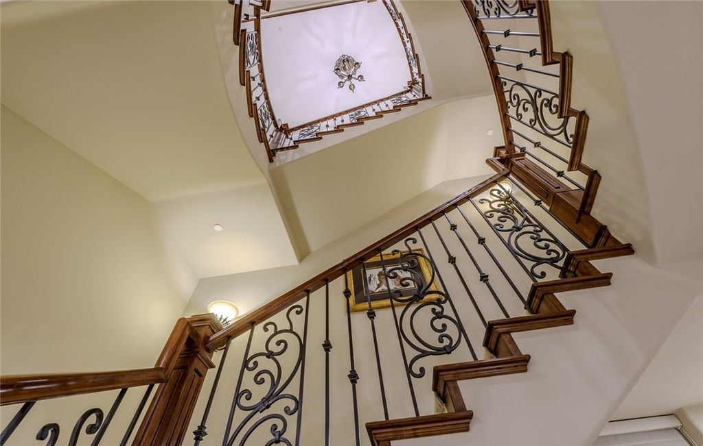 Nevada Luxury at Its Finest Stunning Custom Estate with Double Fairway and Lake Views for 8.5 Million 37