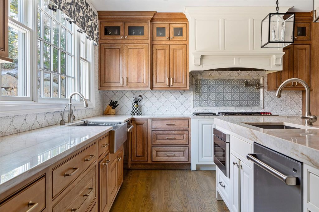 Sophisticated Living Exceptional Residence in New York Boasting Timeless Architectural Elegance Asking 4.975 Million 14