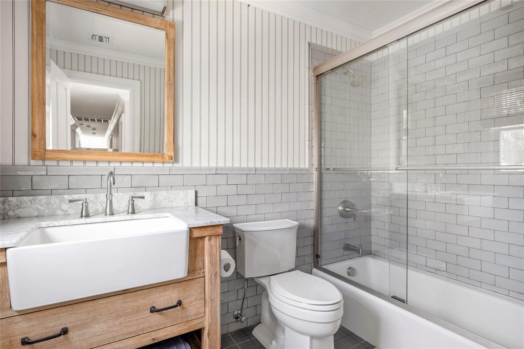 Sophisticated Living Exceptional Residence in New York Boasting Timeless Architectural Elegance Asking 4.975 Million 30