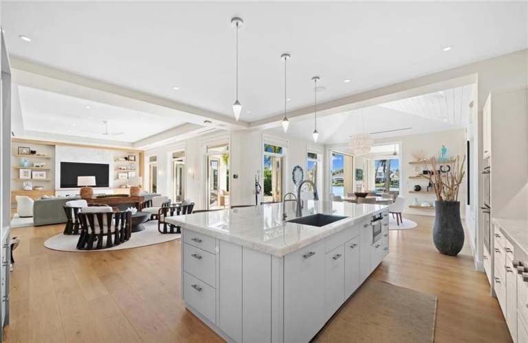 Spectacular $11.4 Million Old Naples Estate with Lakefront Pool ...
