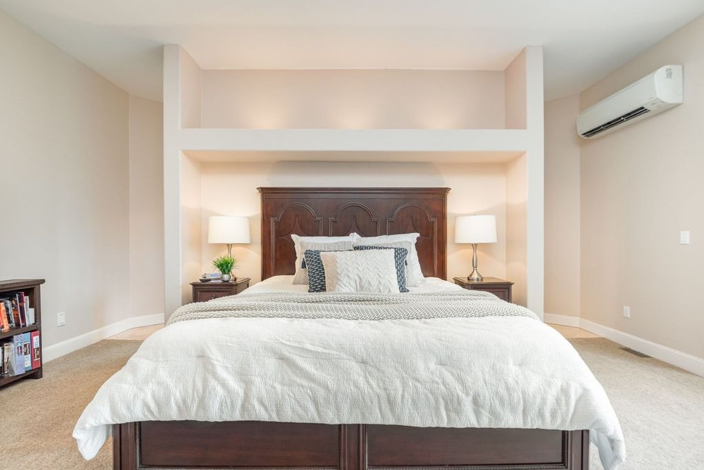 Sprawling Estate in Washington Offers Unmatched Privacy Elegance and Top Tier Amenities for 4.25 Million 15