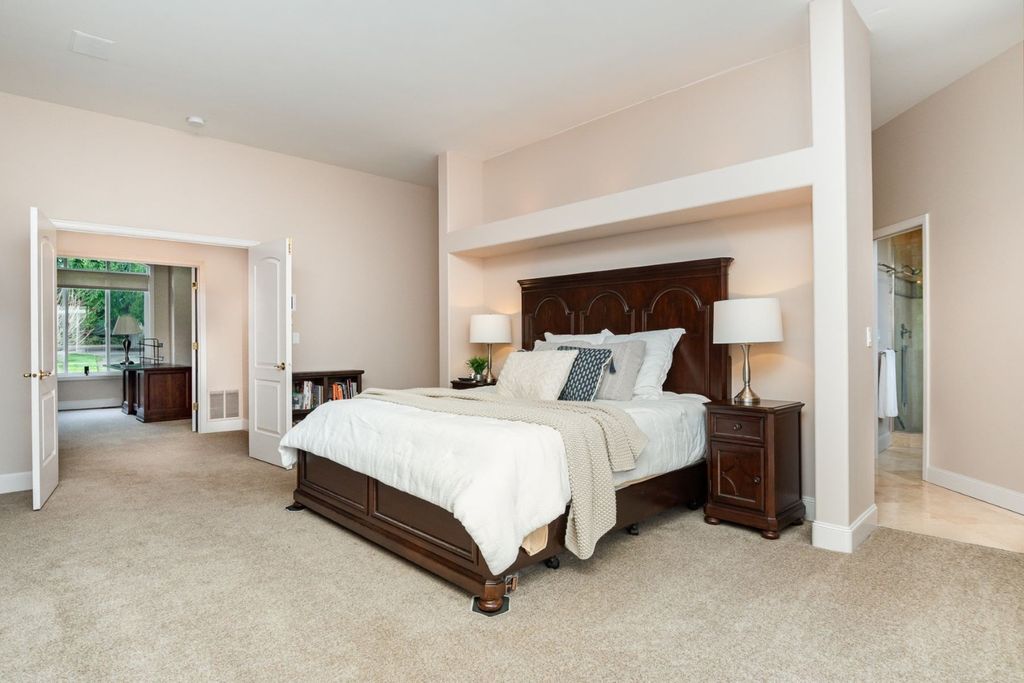 Sprawling Estate in Washington Offers Unmatched Privacy Elegance and Top Tier Amenities for 4.25 Million 16