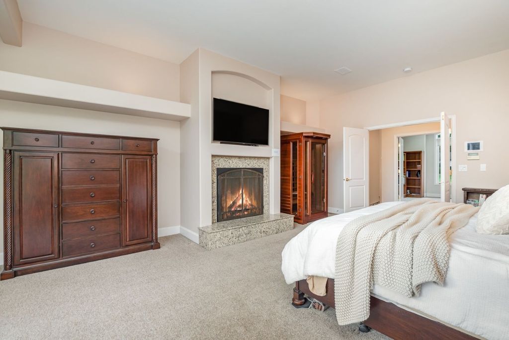 Sprawling Estate in Washington Offers Unmatched Privacy Elegance and Top Tier Amenities for 4.25 Million 17
