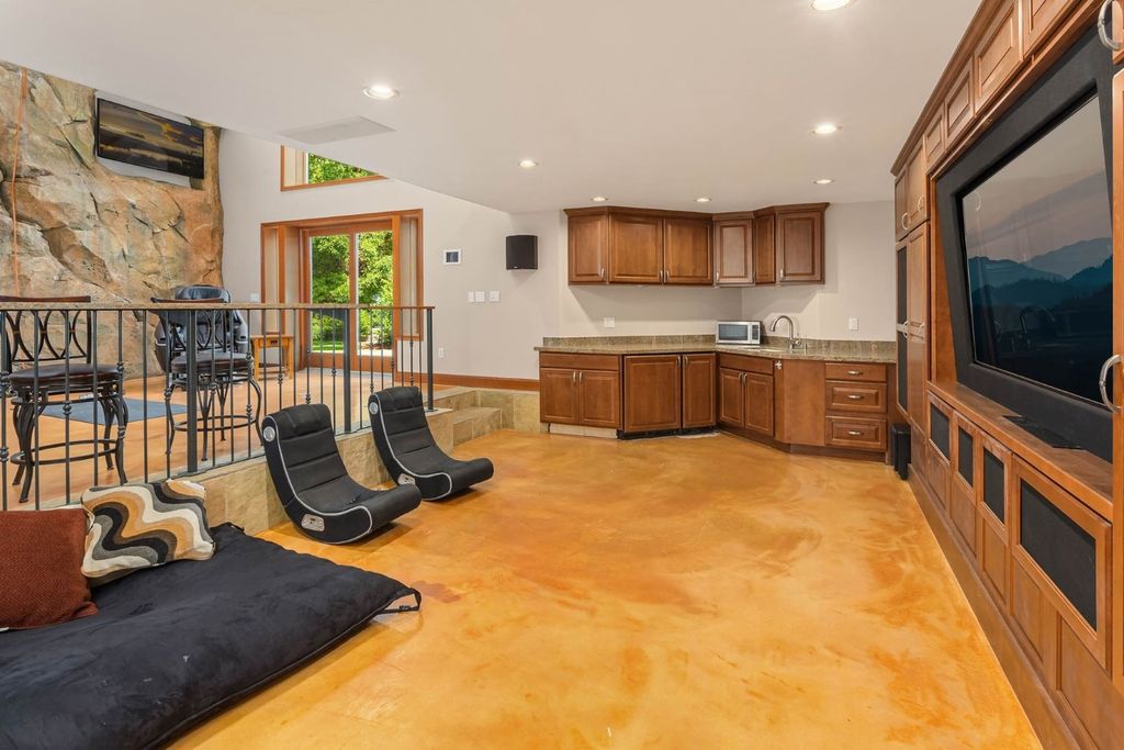 Sprawling Estate in Washington Offers Unmatched Privacy Elegance and Top Tier Amenities for 4.25 Million 23