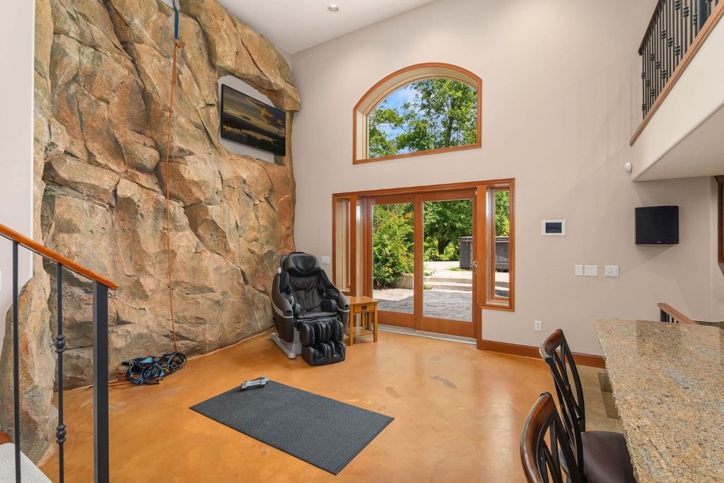 Sprawling Estate in Washington Offers Unmatched Privacy Elegance and Top Tier Amenities for 4.25 Million 25