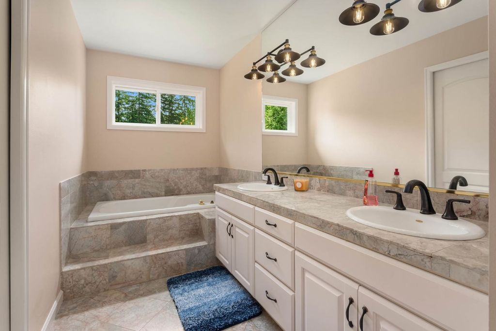 Sprawling Estate in Washington Offers Unmatched Privacy Elegance and Top Tier Amenities for 4.25 Million 34