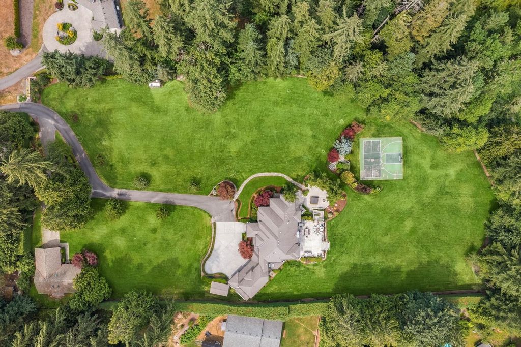Sprawling Estate in Washington Offers Unmatched Privacy Elegance and Top Tier Amenities for 4.25 Million 36
