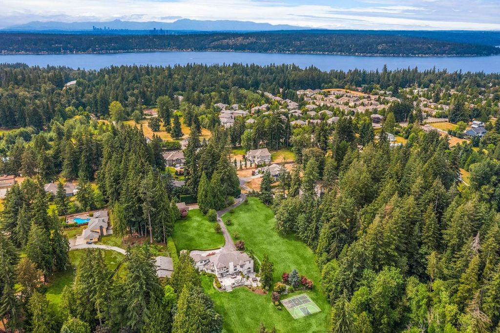 Sprawling Estate in Washington Offers Unmatched Privacy Elegance and Top Tier Amenities for 4.25 Million 37