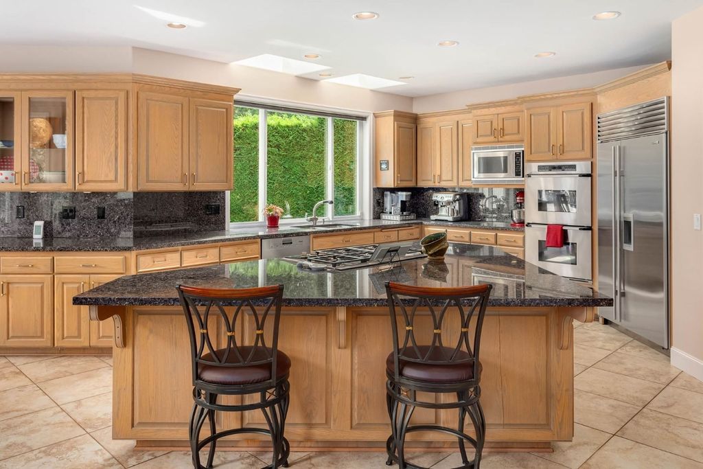 Sprawling Estate in Washington Offers Unmatched Privacy Elegance and Top Tier Amenities for 4.25 Million 9