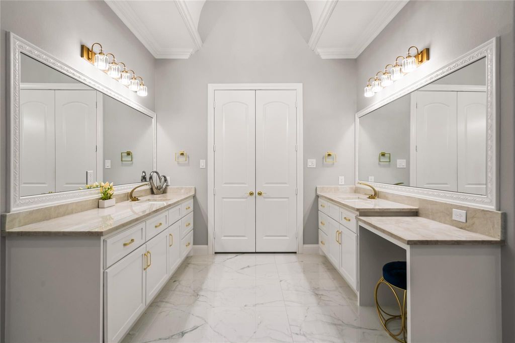 Texas Luxury Redefined A Modern Masterpiece Offering the Best in High End Living for 2.4 Million 23