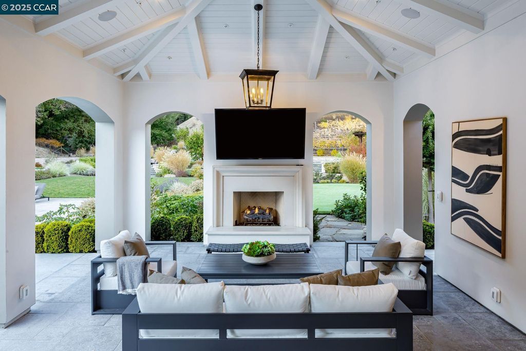 Your Private Oasis Awaits in This Beautiful California Estate Available for 25 Million 33