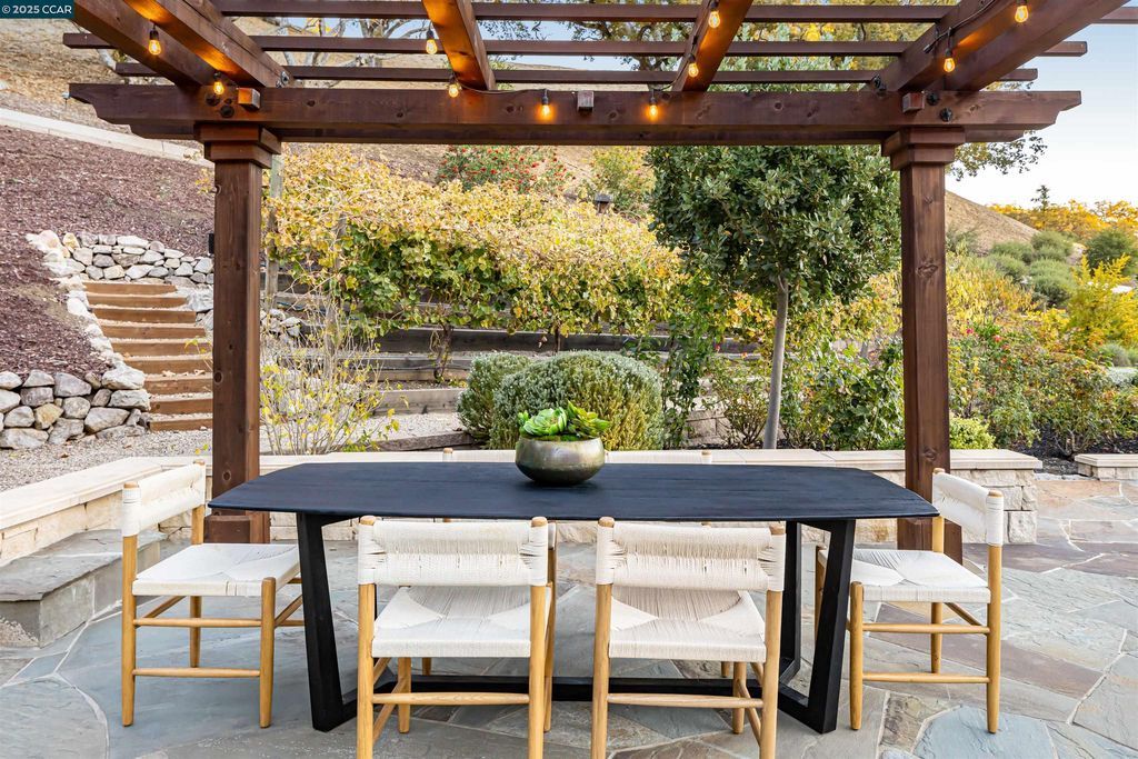 Your Private Oasis Awaits in This Beautiful California Estate Available for 25 Million 38