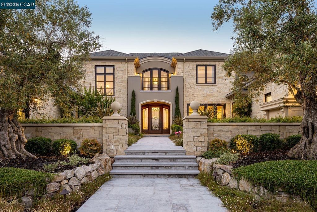 Your Private Oasis Awaits in This Beautiful California Estate Available for 25 Million 4