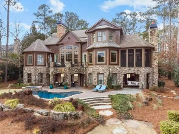 Georgia’s Hidden Gem: Luxurious Lakefront Estate Hits the Market for $5.1 Million