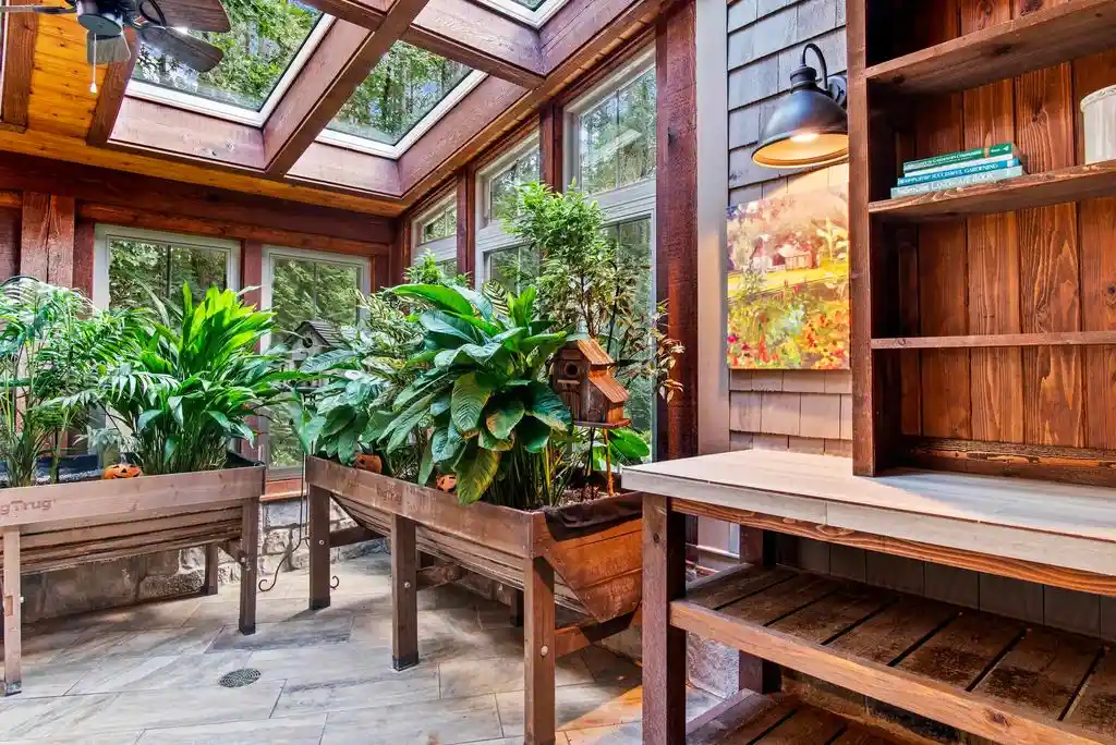 1831 Parrotts Pointe Rd 5.295M Luxury Home Showcasing Exceptional Design and Lakeside Peace 12