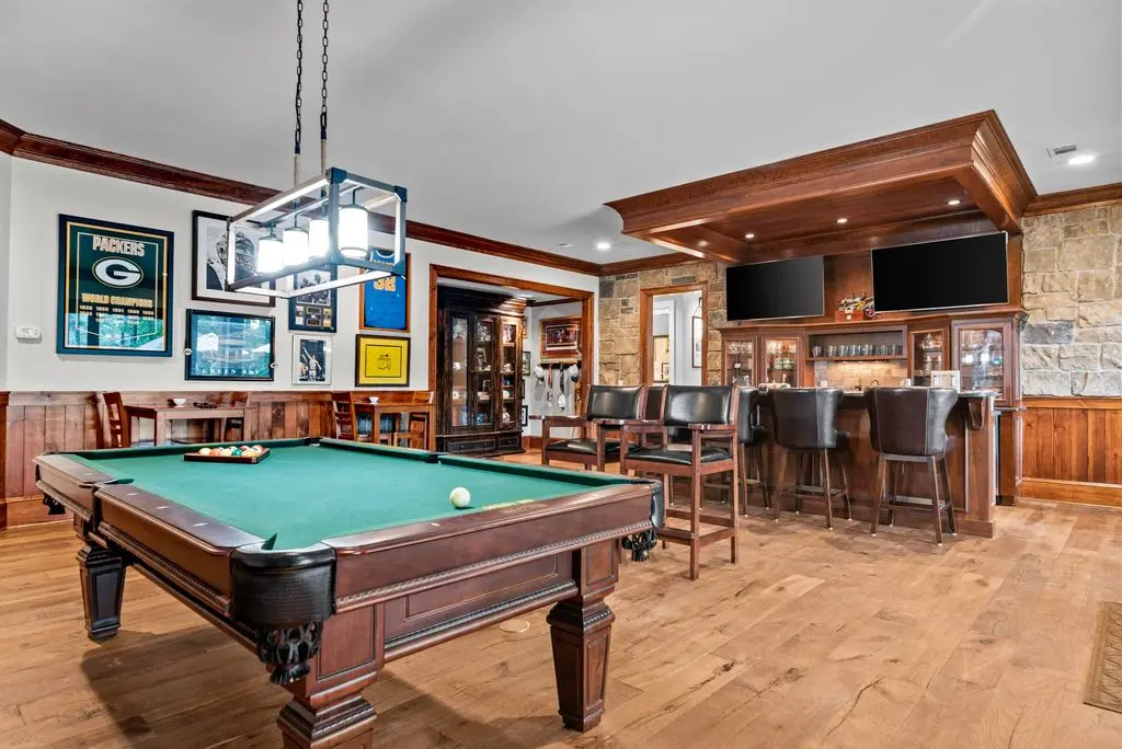 1831 Parrotts Pointe Rd 5.295M Luxury Home Showcasing Exceptional Design and Lakeside Peace 14