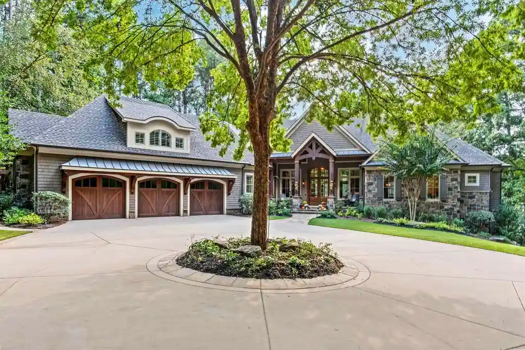 1831 Parrotts Pointe Rd 5.295M Luxury Home Showcasing Exceptional Design and Lakeside Peace 2