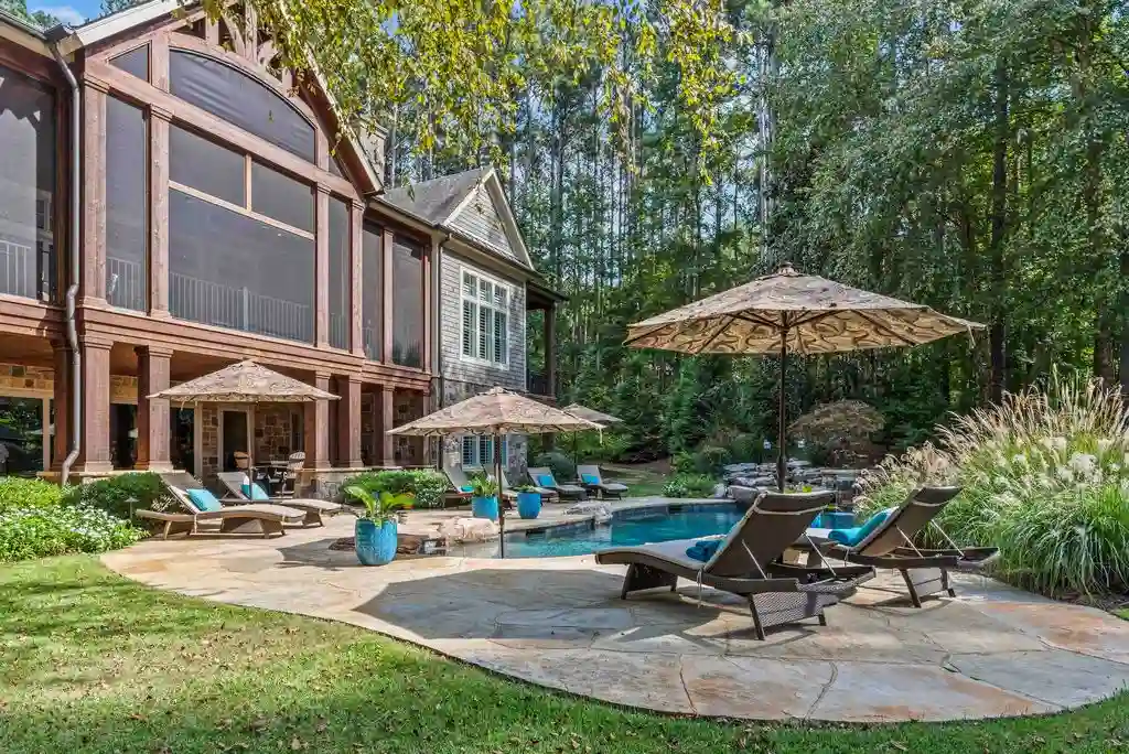 1831 Parrotts Pointe Rd 5.295M Luxury Home Showcasing Exceptional Design and Lakeside Peace 4