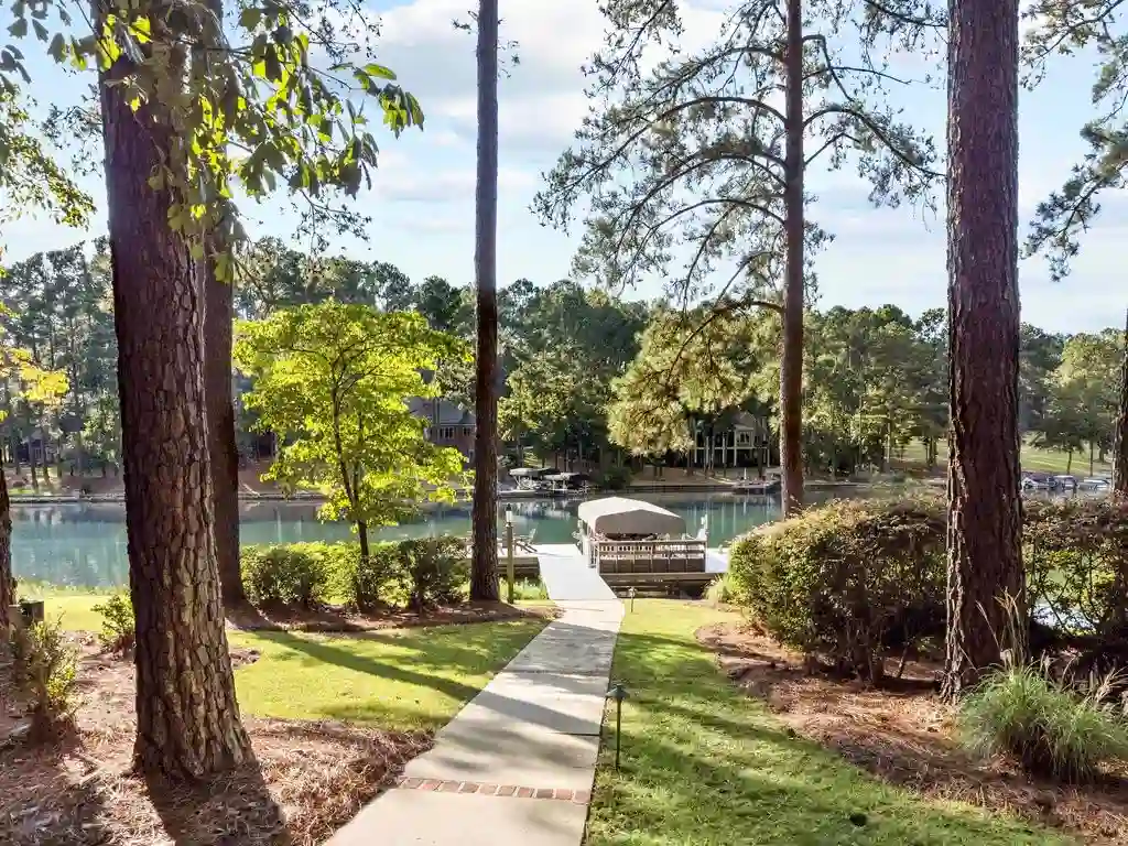 1831 Parrotts Pointe Rd 5.295M Luxury Home Showcasing Exceptional Design and Lakeside Peace 5