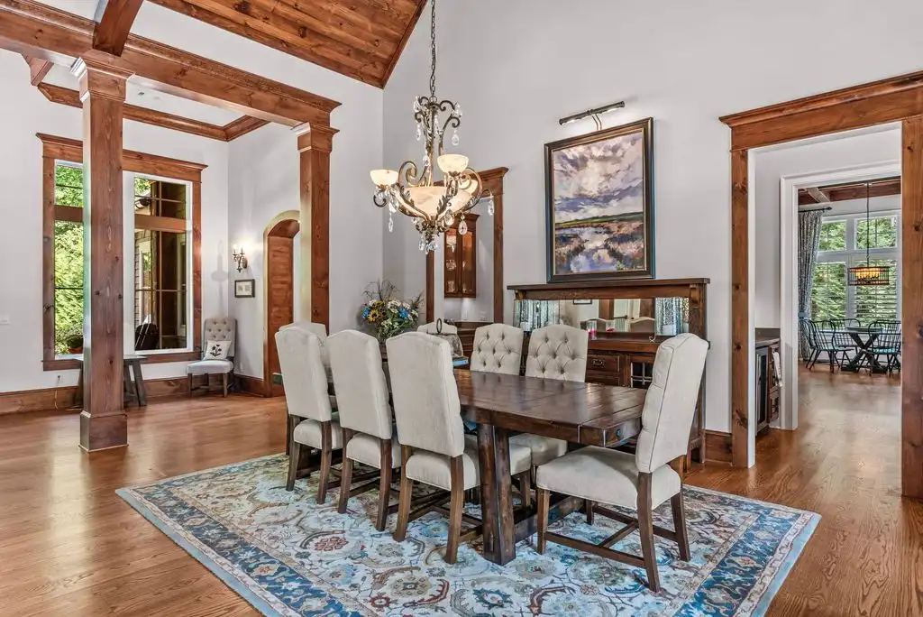 1831 Parrotts Pointe Rd 5.295M Luxury Home Showcasing Exceptional Design and Lakeside Peace 6
