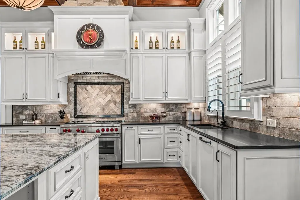 1831 Parrotts Pointe Rd 5.295M Luxury Home Showcasing Exceptional Design and Lakeside Peace 8