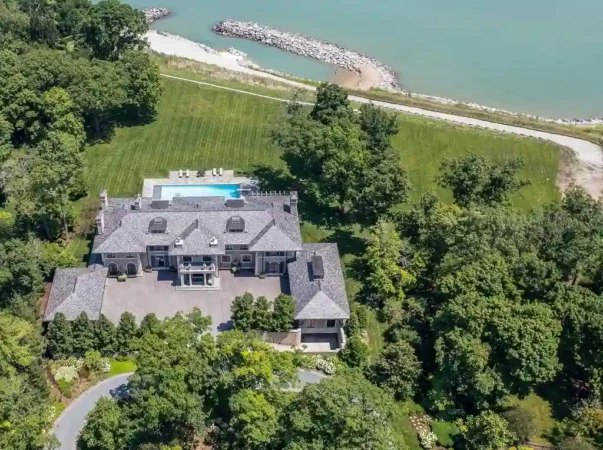A $25,000,000 Lakefront Estate in Lake Forest Blends Modern Luxury with Timeless Elegance