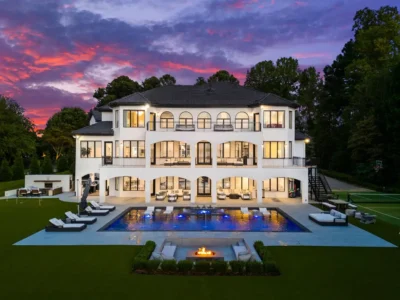 Coastal Opulence: Modern Mediterranean Estate in North Carolina Hits the Market for $7,400,000 1 16439 Jetton Rd An Exquisite Modern Mediterranean Retreat in North Carolina for 8995000 3