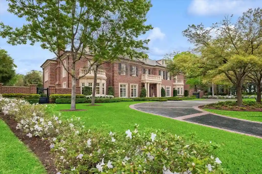 24 Farnham Park Dr Exquisite Texas Estate Epitomizing Luxury and Privacy Lists for 6 2