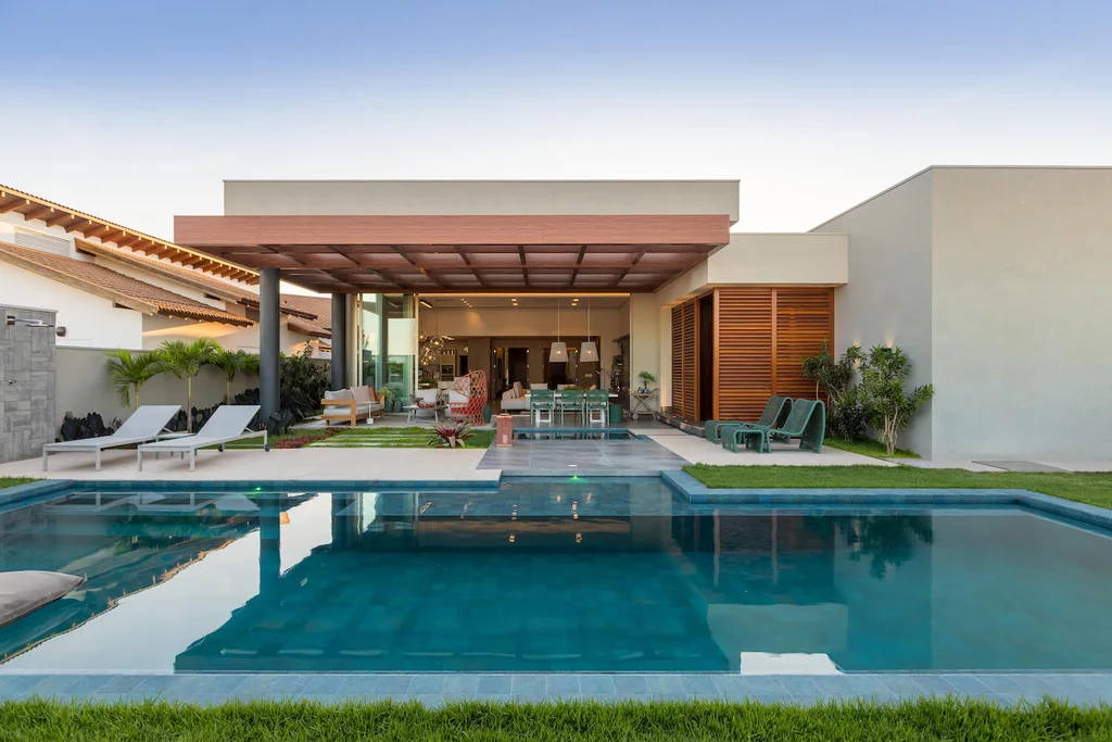 Pendulum House by Truvian Arquitetura, A Fusion of Functionality, Elegance, and Nature 