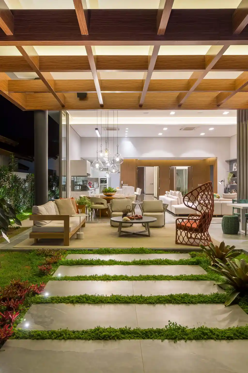 Pendulum House by Truvian Arquitetura A Fusion of Functionality Elegance and Nature 6